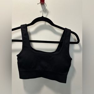 OQQ women’s small support tank top. Work out exercise sport bra.